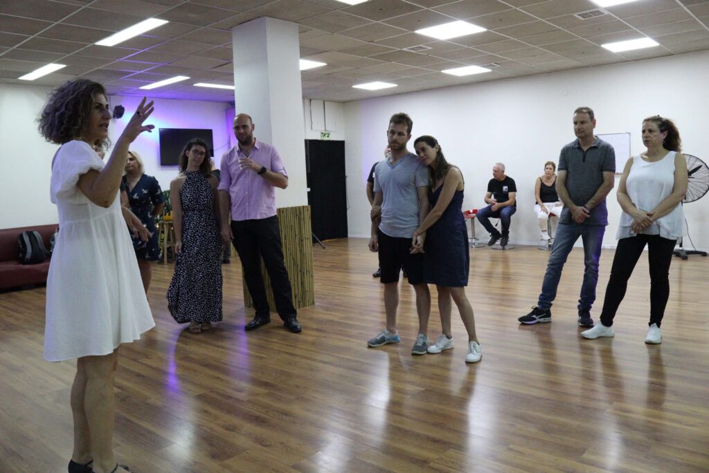 והוא כולל מגוון רחב של סגנונות סלסה שהתפתחו במדינות שונות. כל סגנון מביא איתו מאפיינים ייחודיים,
