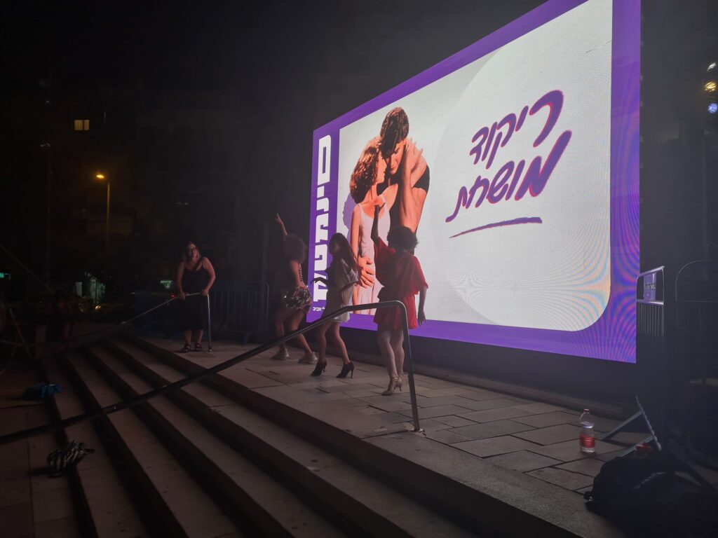 בלימודי סלסה שקד פרומקין, כל שיעור בנוי על שלושה עקרונות ברורים: מקצוענות, הנאה והתפתחות. סטודיו סלסה במרכז הארץ שואף להעניק חוויית למידה שהיא גם מעמיקה